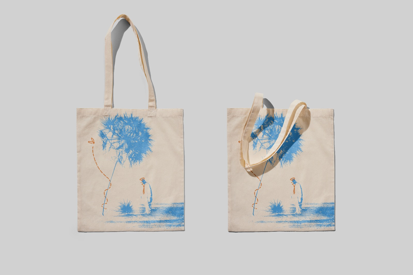 Deux tote bags écrus imprimés en cyan