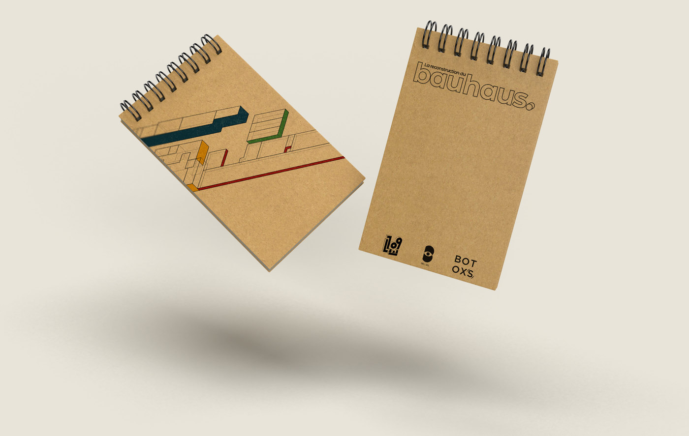 Deux carnets à spirale en kraft : le plan isométrique au recto, le titre « bauhaus. » au verso
